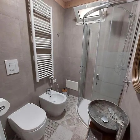 Giura Guest house *